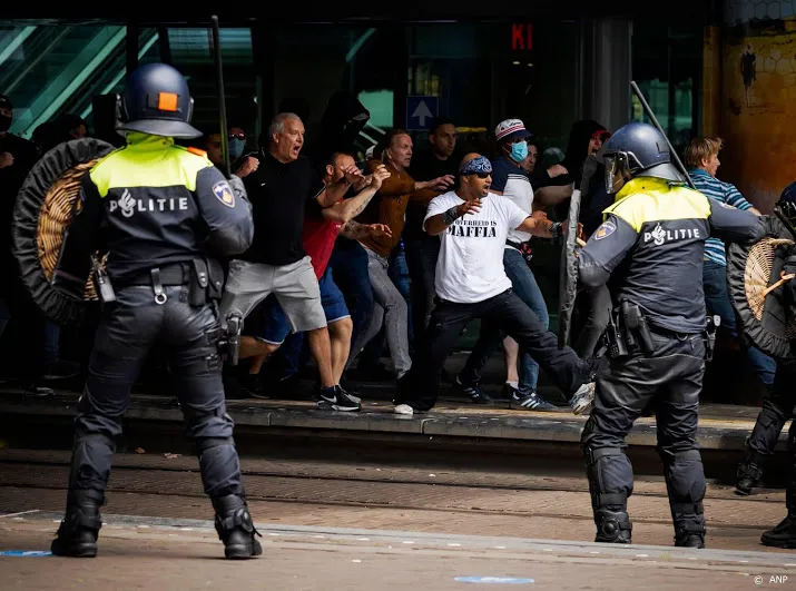 rutte doorgesnoven hooligans misbruikten demonstratie den haag