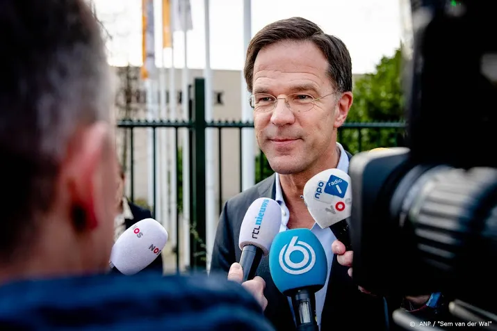 rutte en hoekstra weer door het stof om toeslagenaffaire