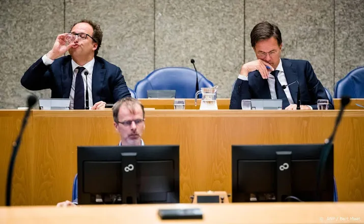 rutte en koolmees praten met antiracisme activisten