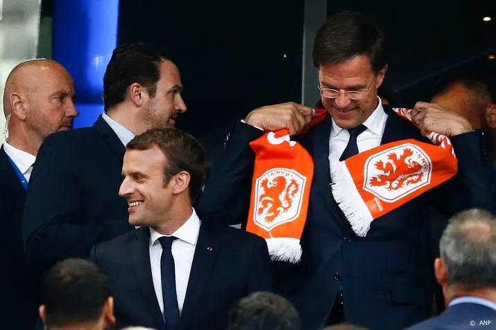 rutte frankrijk met opgeheven hoofd verlaten
