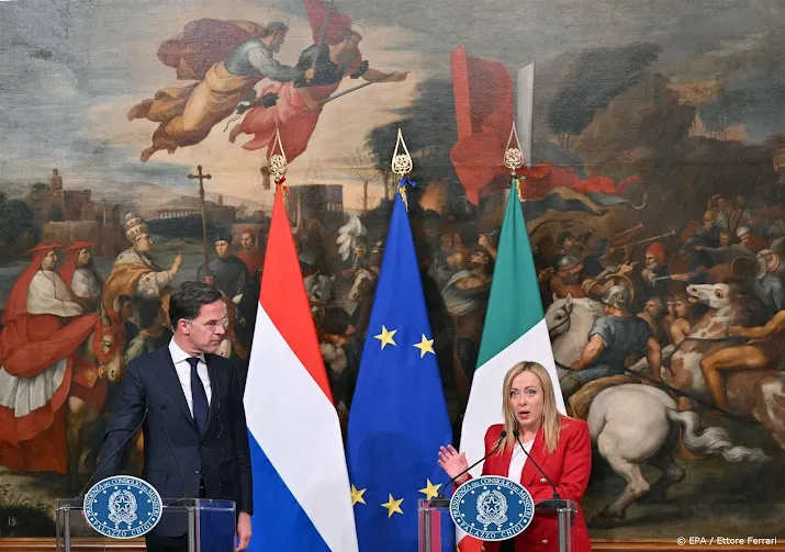 rutte praat in rome met premier meloni over migratie