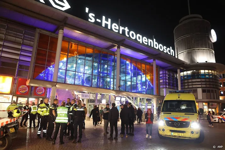 ruzie tussen fans ajax en feyenoord in den bosch vier gewonden