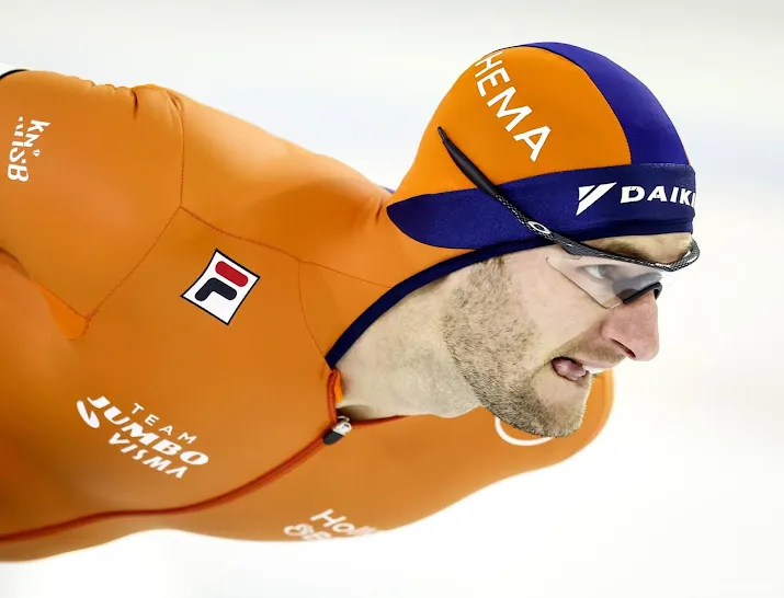 schaatser krol voert op ek nederlands podium op 1000 meter aan