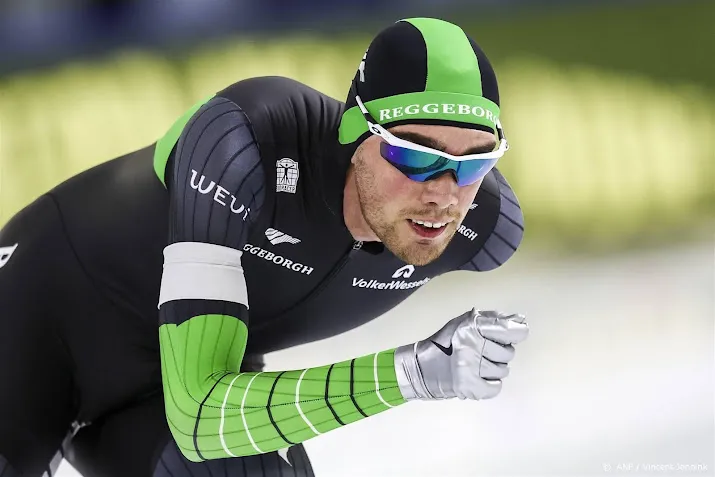 schaatser roest wint na eindsprint 5000 meter in wereldbeker