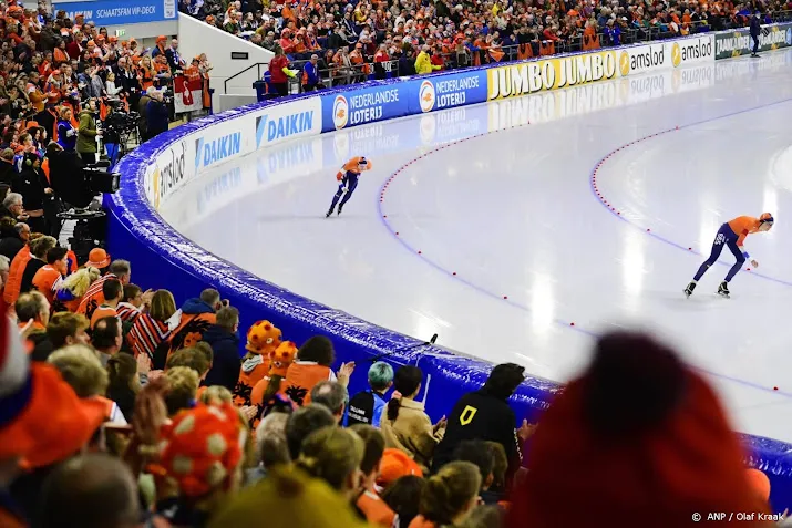 schaatsers naar thialf voor wereldbeker en wk afstanden