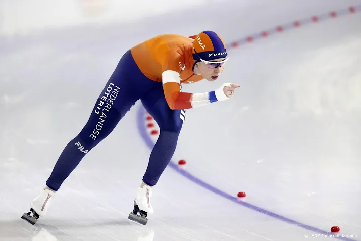 schaatsster de jong pakt wereldtitel 3000 meter brons schouten