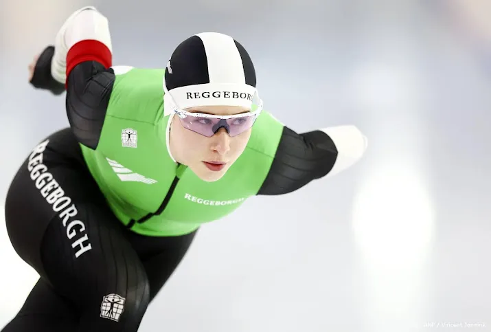 schaatsster de jong wint nk sprint wust gediskwalificeerd