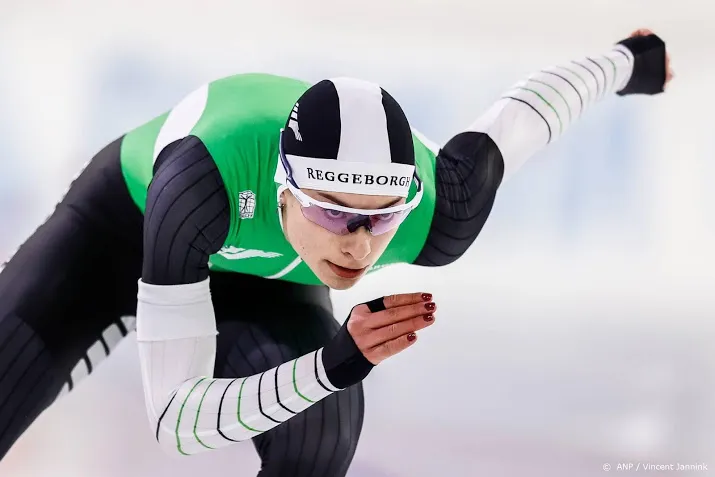 schaatsster kok verslaat leerdam met miniem verschil op 500 m