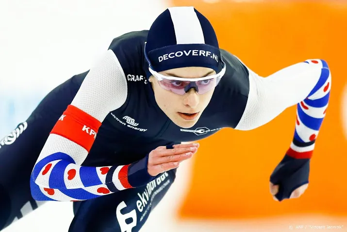 schaatsster kok wint 500 m ter mors neemt optie op wk ticket
