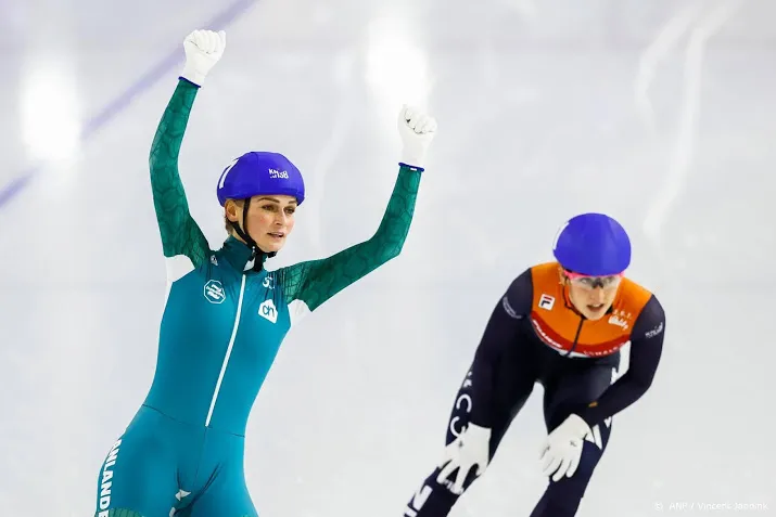schaatsster schouten wint 3000 m de jong leidt na eerste ek dag