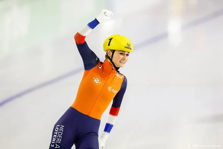 schaatsster schouten wint ook tweede massastart in wereldbeker