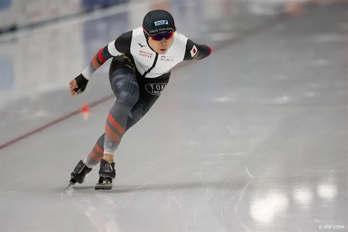 schaatsster takagi klopt rijpma de jong en beune op 1500 meter