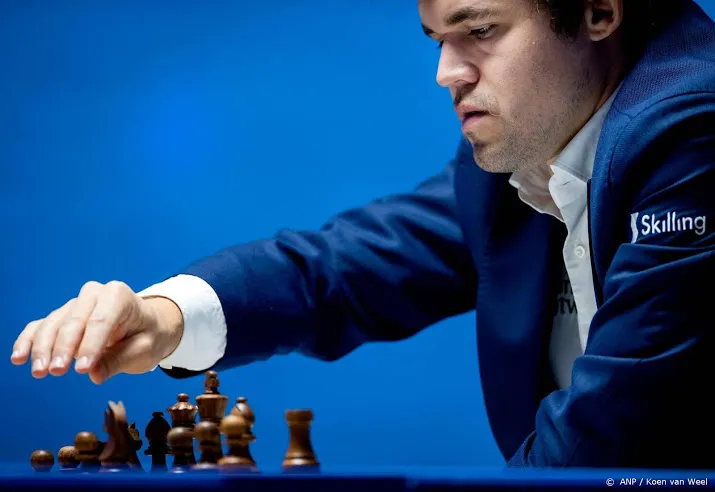schaker carlsen verdedigt wereldtitel eind dit jaar in dubai