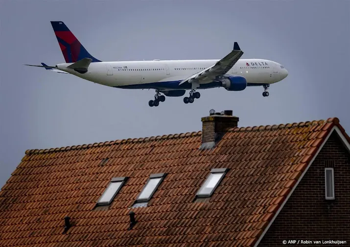 schiphol en ministerie wachten massaclaim af