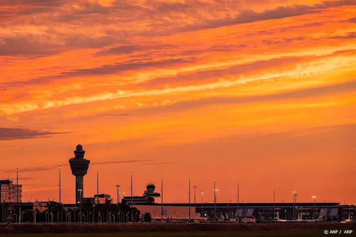 schiphol moet versneld uitstoot verlagen om klimaatdoel te halen