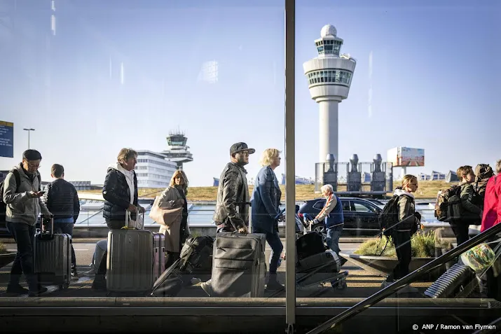 schiphol praat met maatschappijen over financiele schade drukte