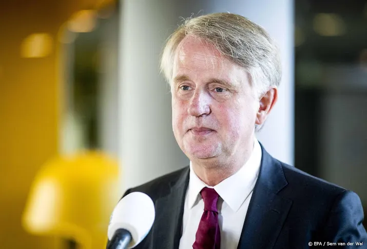 schiphol topman benschop biedt excuses aan voor chaos
