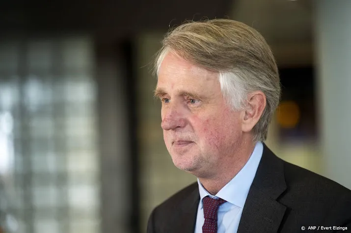schiphol topman benschop denkt niet aan opstappen