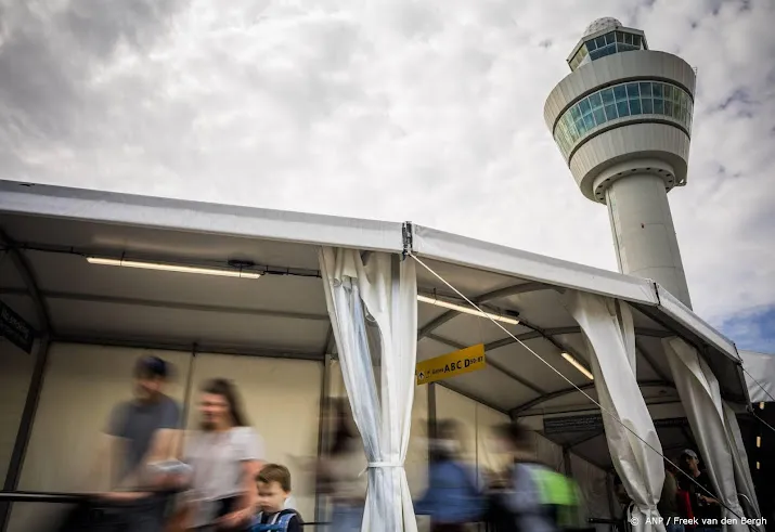 schiphol verwacht ook wachtrijen na de zomer