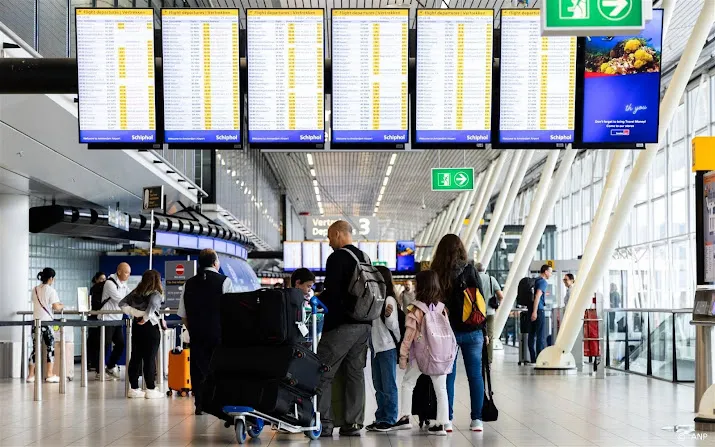 schiphol verwerkt 37 miljoen vertrekkende passagiers deze zomer