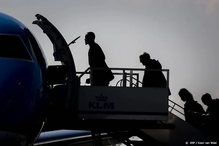 schiphol verwerkte in oktober fors meer reizigers