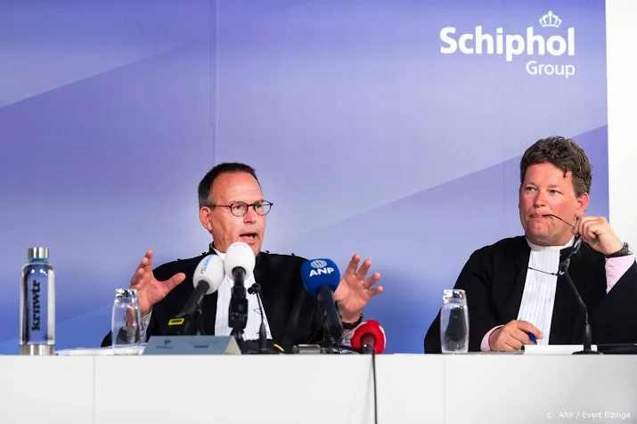 schiphol zet dinsdag extra mensen in