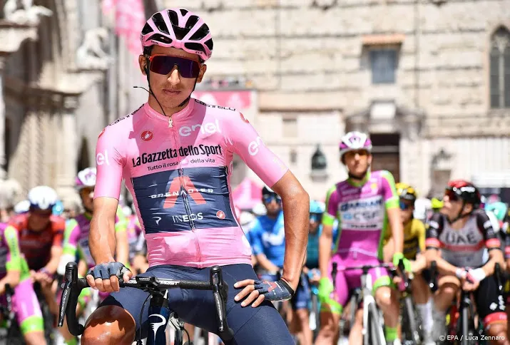 schmid wint elfde rit in giro bernal loopt verder uit