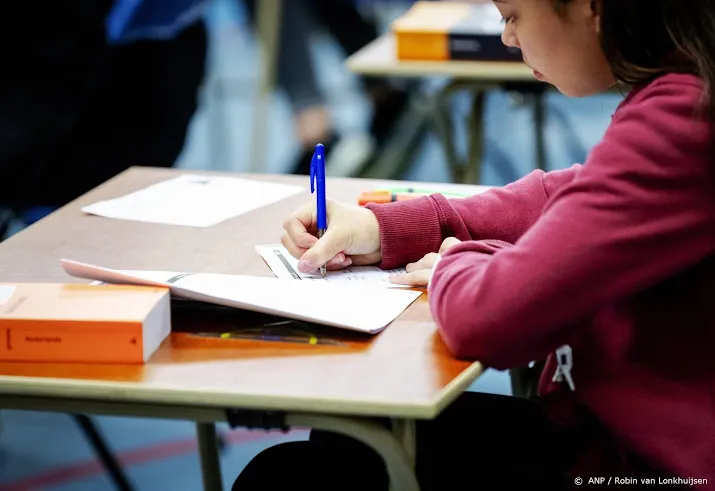 scholieren beginnen aan eindexamens