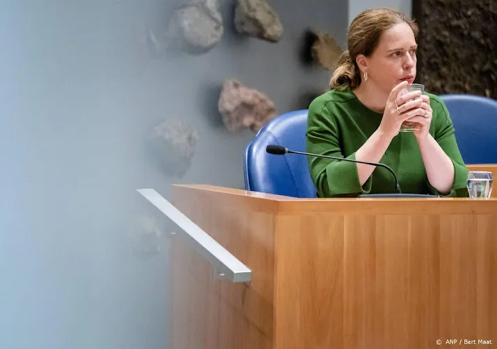 schouten bereid leefbedrag mensen met schulden te verhogen