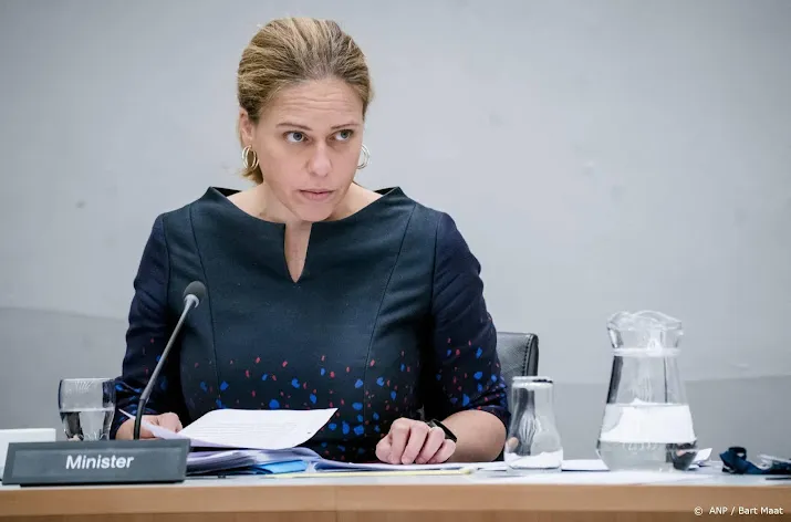 schouten wil dat 450 000 werkenden ook pensioen gaan opbouwen