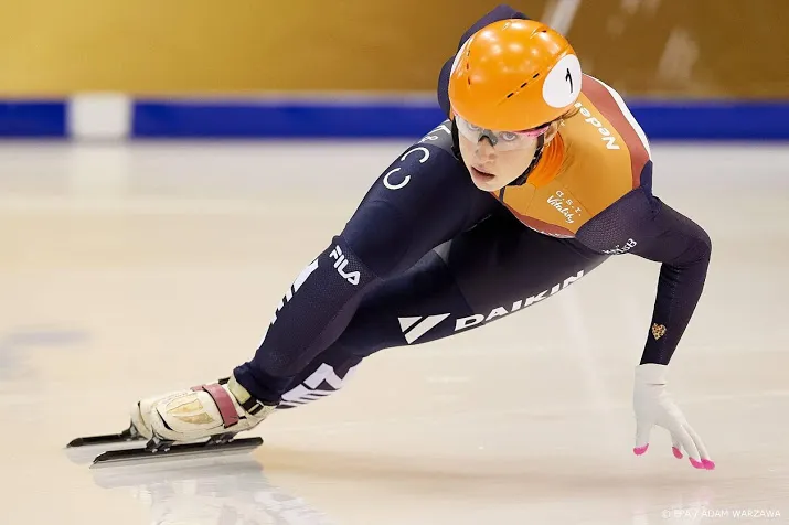 schulting begint in dordrecht als favoriete aan wk shorttrack