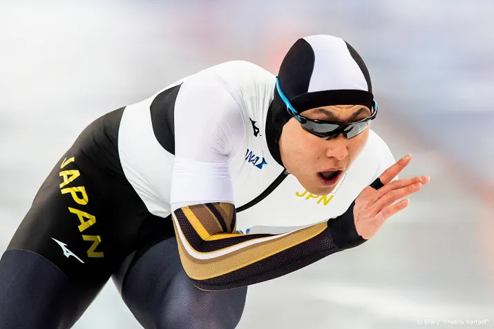 shinhama wint 500 meter met evenaring van baanrecord in thialf
