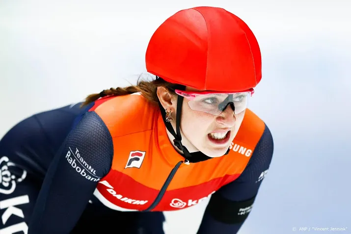 shorttracksters schulting en van ruijven vallen