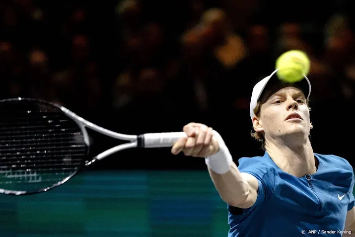 sinner ontdoet tennistoernooi rotterdam van favoriet tsitsipas
