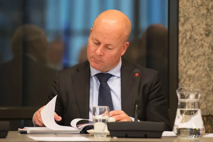 sint eustatius eist dat knops besluit intrekt
