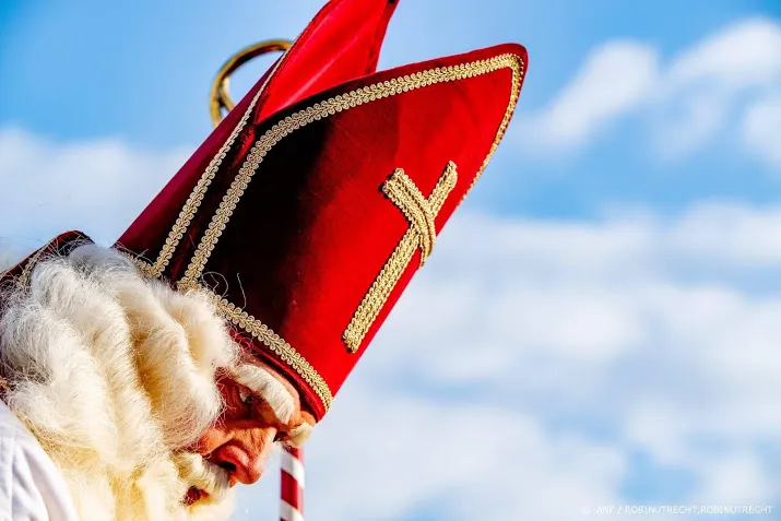 sinterklaas is weer in het land legt aan bij dieuwertje blokkade