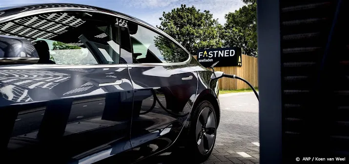 site tesla en fastned willen aanbesteding laadpalen autobahn