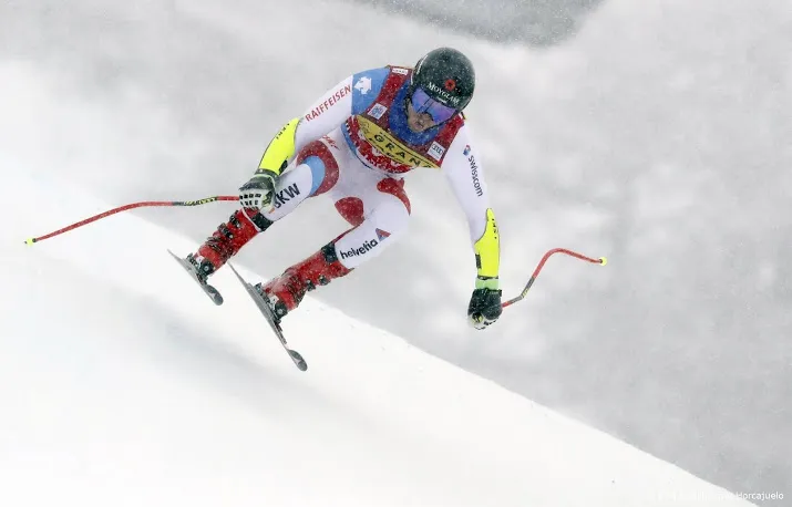 skier caviezel wint super g in val disere