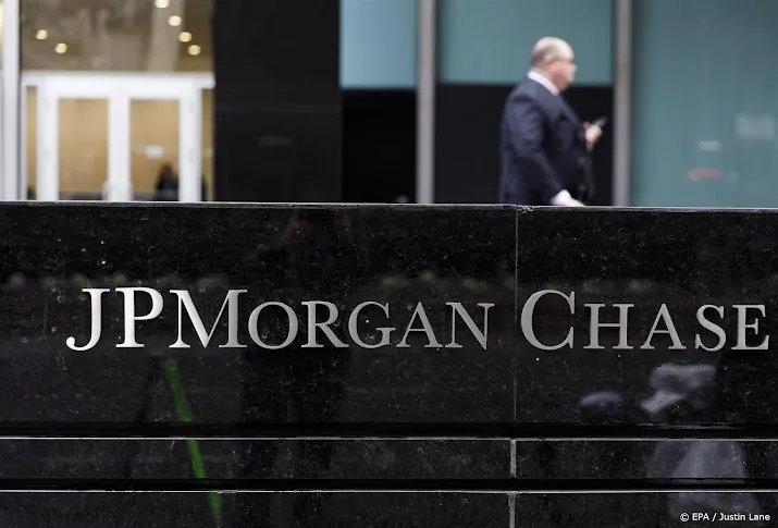 slachtoffer epstein wil namens 100 vrouwen zaak tegen jpmorgan
