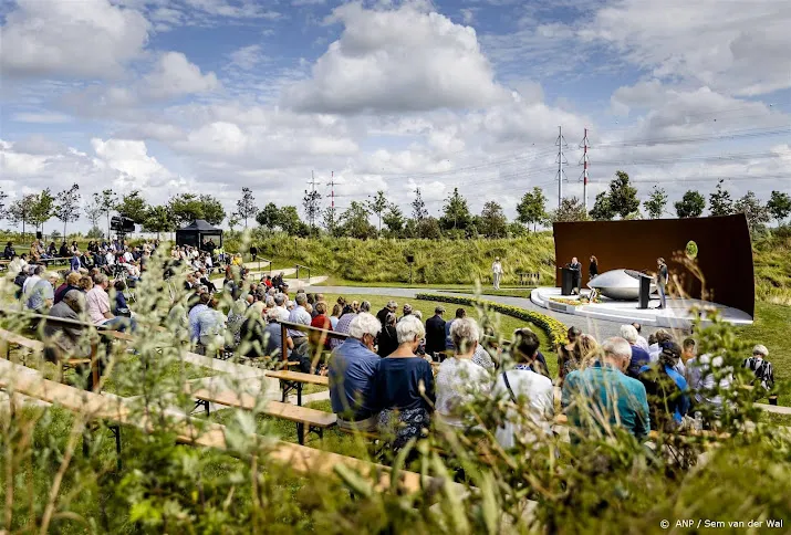 slachtoffers van mh17 vliegramp herdacht in vijfhuizen