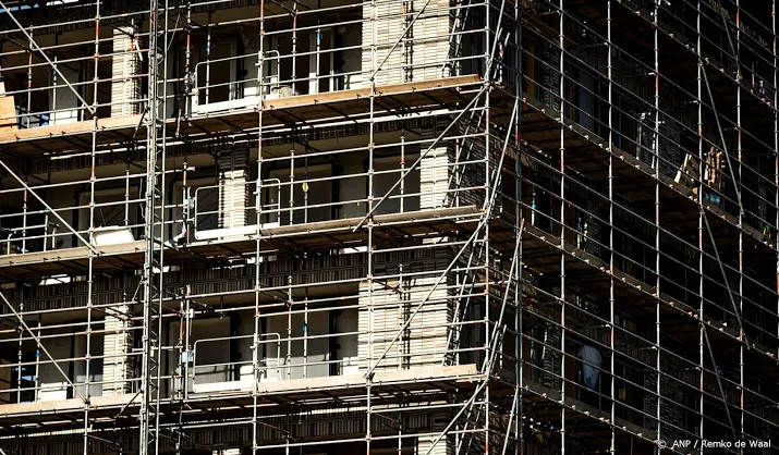 slechts helft benodigde woningen op tijd af
