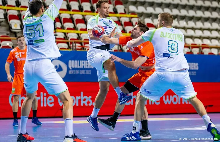 slovenie geeft handballers pak slaag