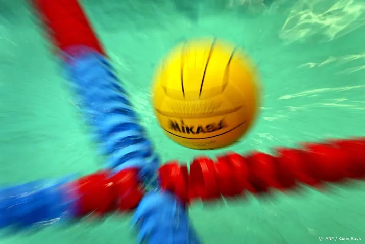 sluiting zwembaden verhindert hervatting waterpolocompetitie