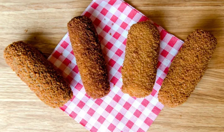 snackmaker mora zet mes in belgische fabriek