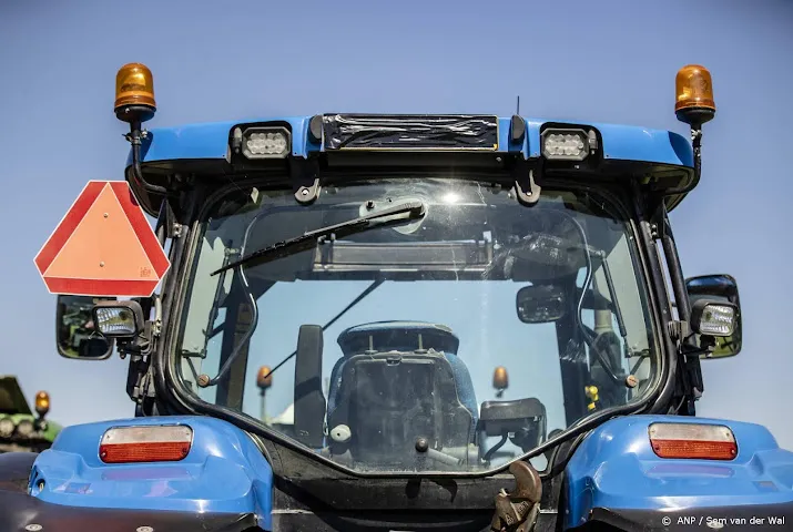 snelweg a6 bij emmeloord geblokkeerd met tractoren