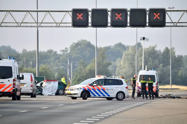 snelweg dicht om brandende bus