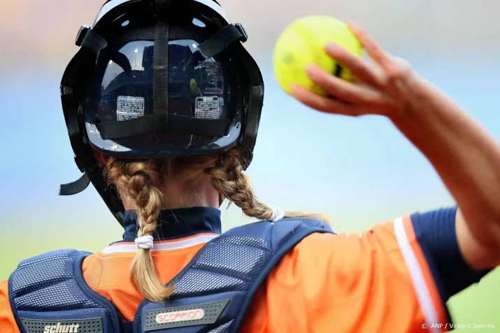 softbalsters kunnen via utrecht naar spelen