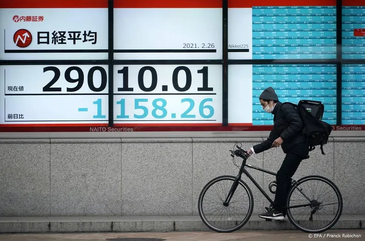softbank en chipbedrijven helpen nikkei herstellen