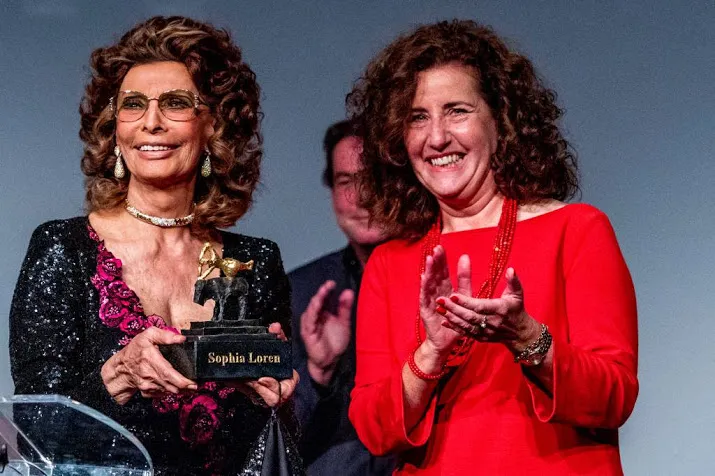 sophia loren ontvangt grand acting award