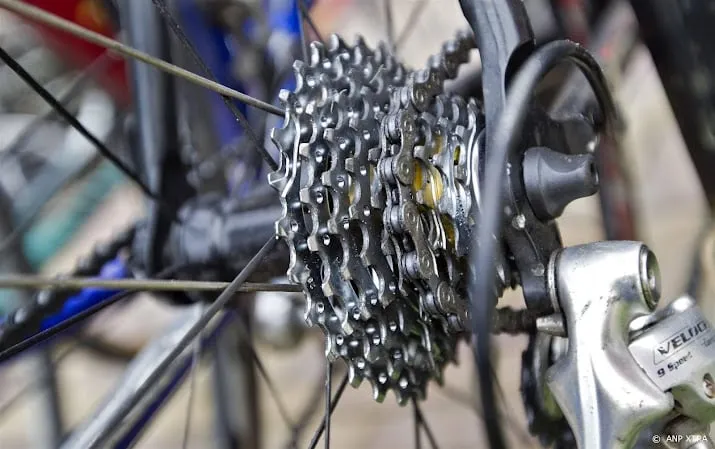 spaanse benito eerste uitvaller in tour na zware val